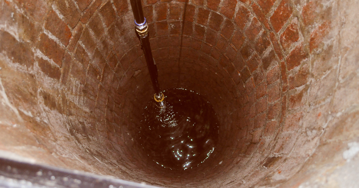 Jak uzyskać pozwolenie i&nbsp;wybudować studnię głębinową?